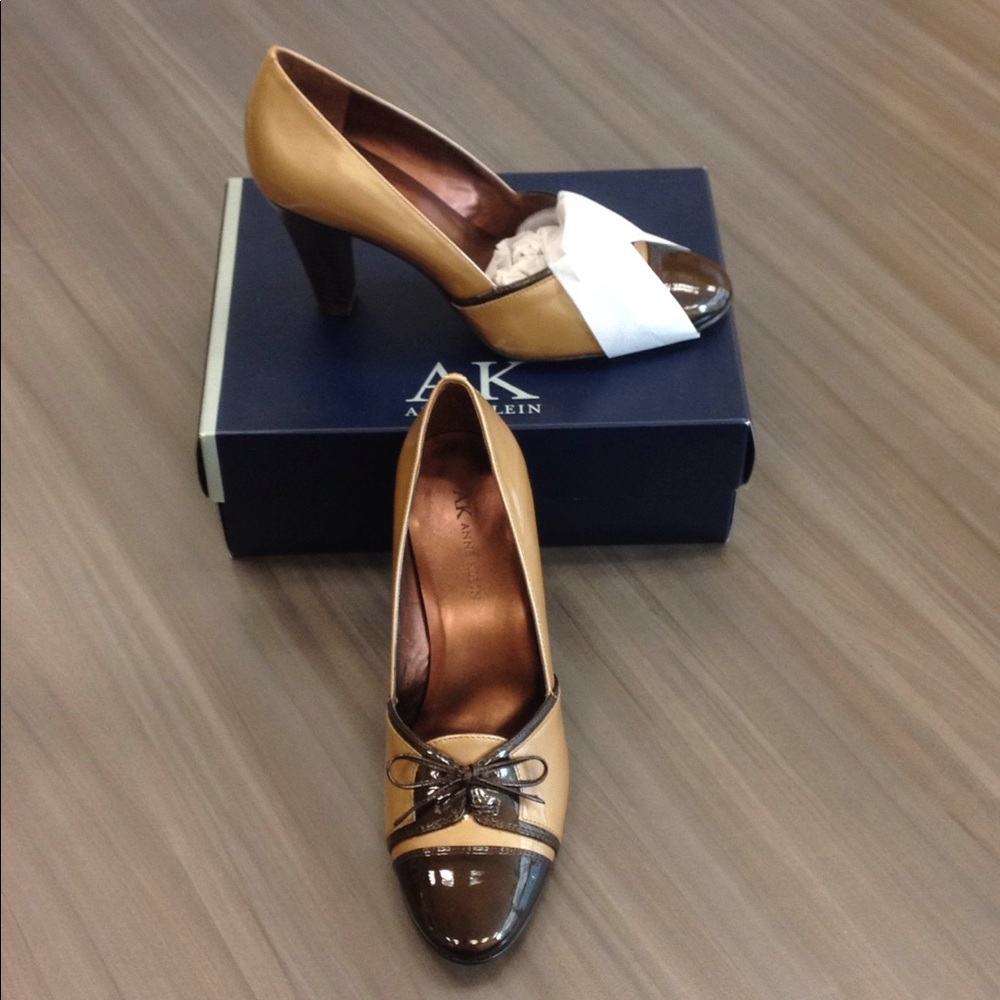 NIB! AK ANNE KLEIN Patent Pump, Caramel & Brown
